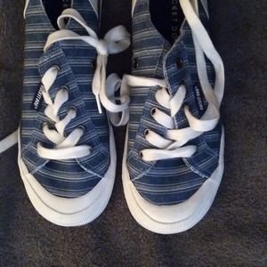 Rocketing nwot women 8